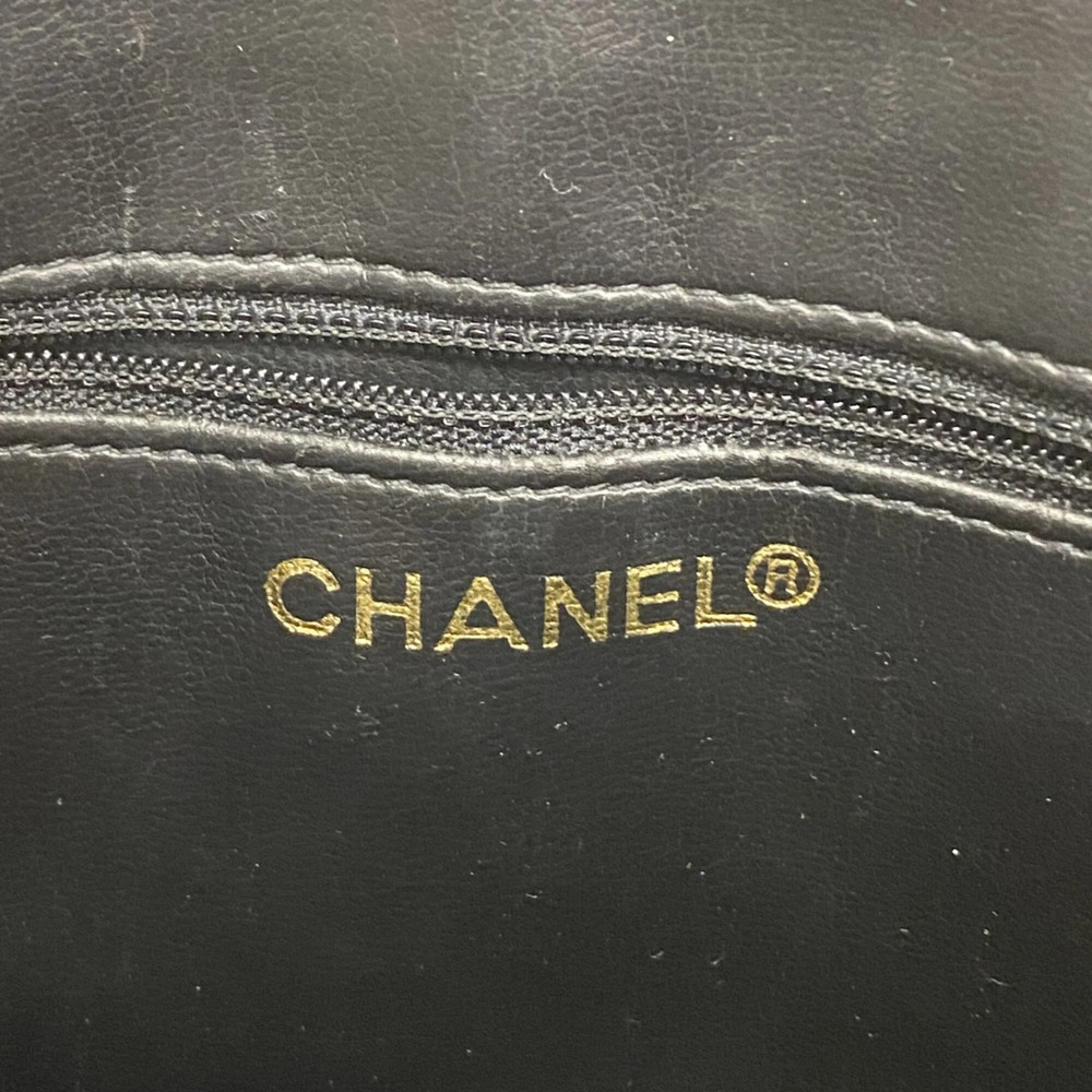 CHANEL Black Lambskin Leather Shoulder Bag - Picture 5 of 11